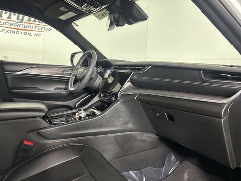 Used 2023 Jeep Grand Cherokee L Overland AWD/4WD image 32