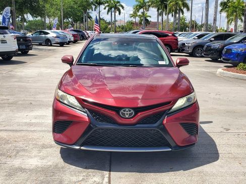 Used 2018 Toyota Camry XSE image 2