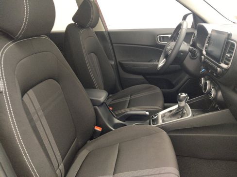 Used 2025 Hyundai Venue SEL FWD image 21