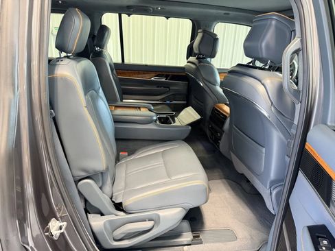 Used 2022 Jeep Grand Wagoneer Series II w/ Convenience Group III AWD/4WD image 28