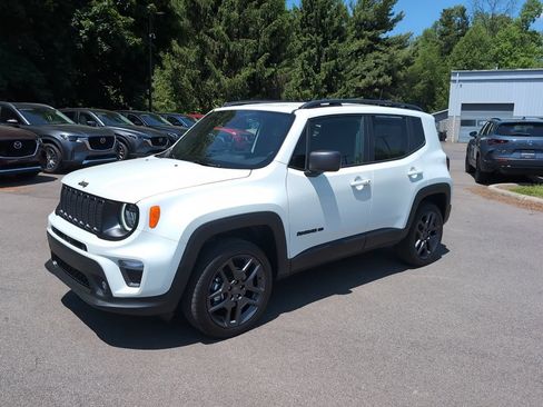 Used 2021 Jeep Renegade Latitude w/ Luxury Group II AWD/4WD image 23