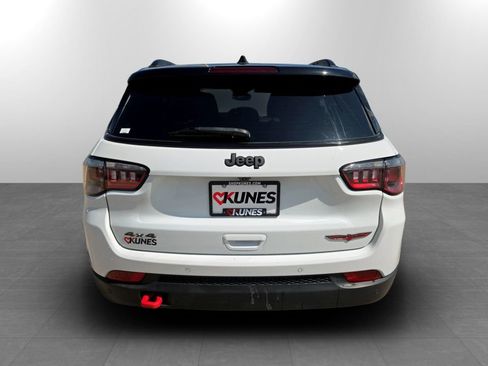 Used 2025 Jeep Compass Trailhawk AWD/4WD image 8