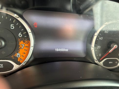 Used 2018 Jeep Renegade Latitude w/ UConnect 8.4 Nav Group AWD/4WD image 14