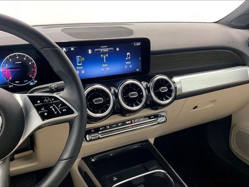 Used 2026 Mercedes-Benz GLB 250 image 6