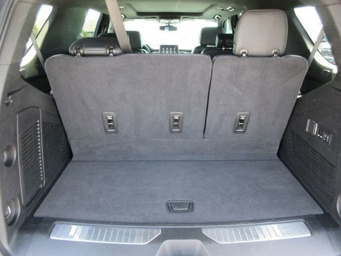 Used 2021 Chevrolet Tahoe Z71 w/ Z71 Signature Package image 12