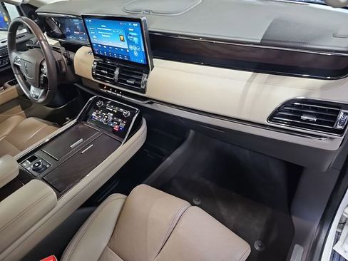 Used 2024 Lincoln Navigator L Reserve w/ Monochromatic Package AWD/4WD image 28