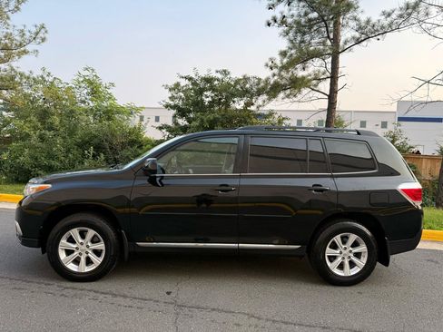 Used 2011 Toyota Highlander SE w/ Tow Pkg AWD/4WD image 10