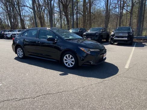 Used 2024 Toyota Corolla LE image 3