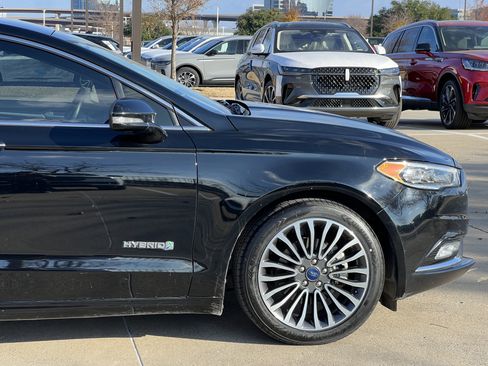 Used 2018 Ford Fusion Titanium image 11