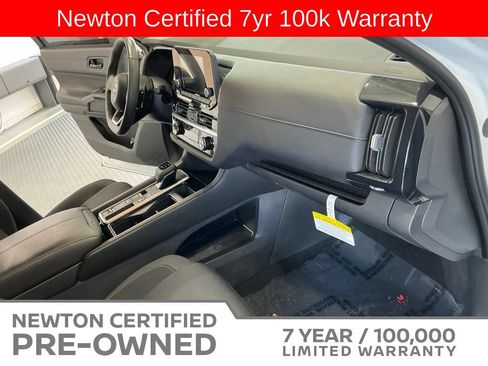 Used 2025 Nissan Pathfinder SV FWD image 28