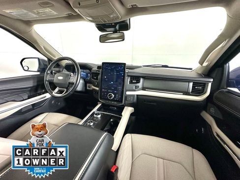 Used 2023 Ford Expedition Platinum image 2