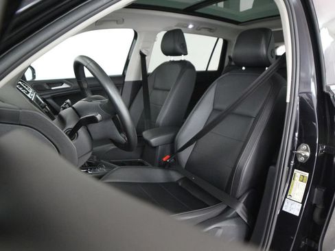 Used 2020 Volkswagen Tiguan SE FWD image 46