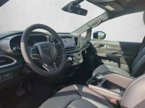 New 2026 Chrysler Voyager LX image 2