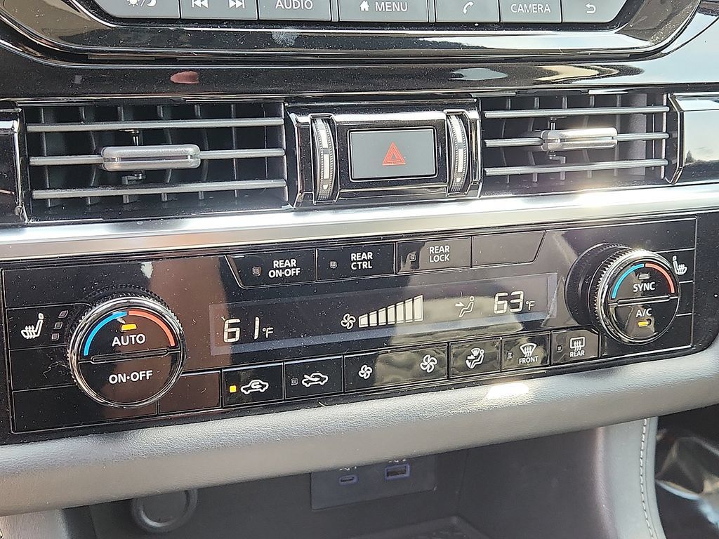 Used 2023 Nissan Pathfinder SV w/ SV Premium Package AWD/4WD image 15