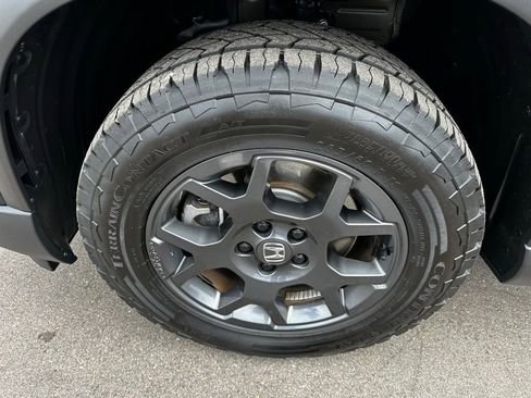 Used 2025 Honda Pilot TrailSport image 10