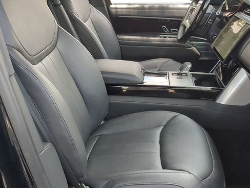 Certified 2025 Land Rover Range Rover SE AWD/4WD image 23