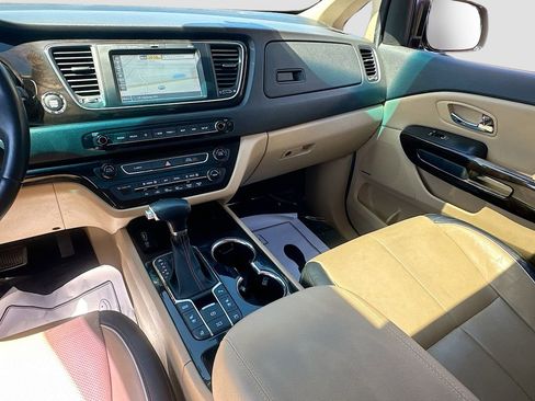 Certified 2019 Kia Sedona SX FWD image 25