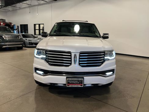 Used 2017 Lincoln Navigator Select image 7