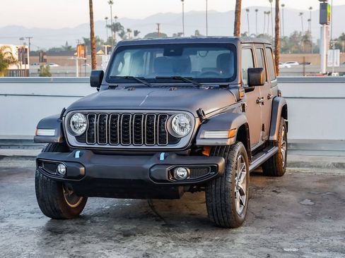 Used 2024 Jeep Wrangler Unlimited image 4