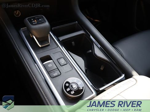 Used 2023 Nissan Pathfinder SL image 38