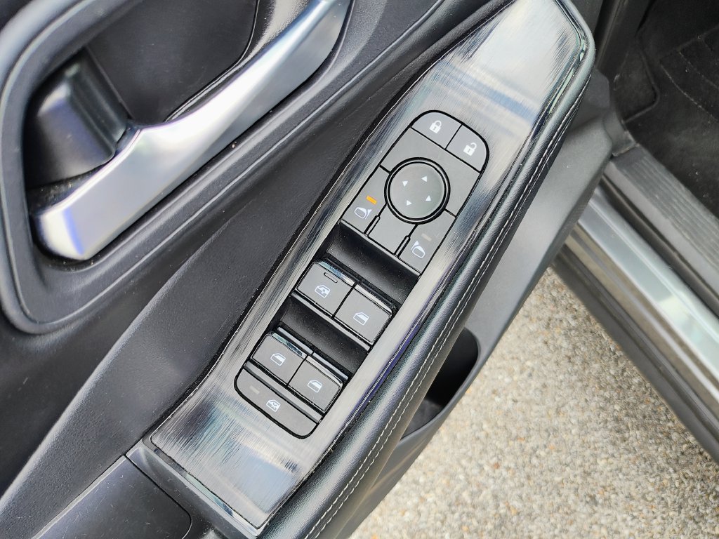 Used 2025 Nissan Rogue SV FWD image 16