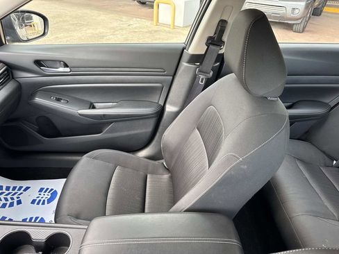 Used 2025 Nissan Altima 2.5 SV image 32