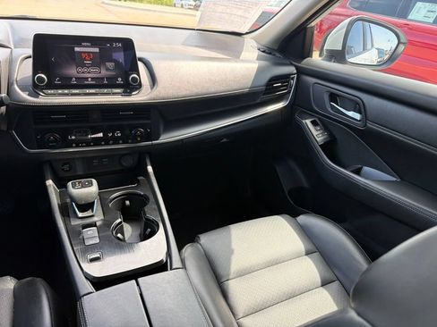 Used 2024 Nissan Rogue SV w/ SV Premium Package FWD image 23