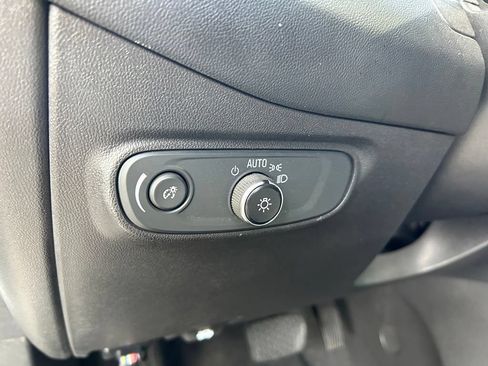 Used 2022 Chevrolet Equinox LS FWD image 17