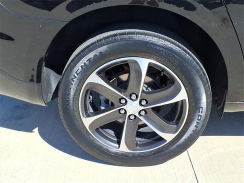 Used 2022 Buick Enclave Essence w/ Sport Touring Edition image 11