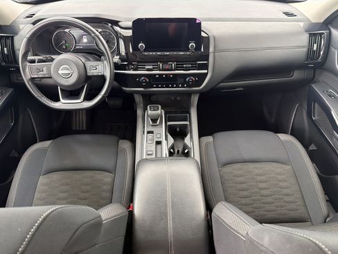 Used 2025 Nissan Pathfinder SV FWD image 15