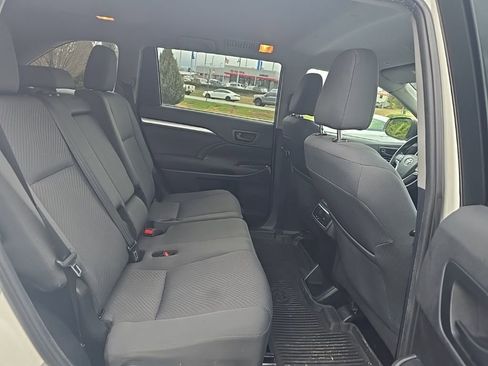 Used 2019 Toyota Highlander LE image 11
