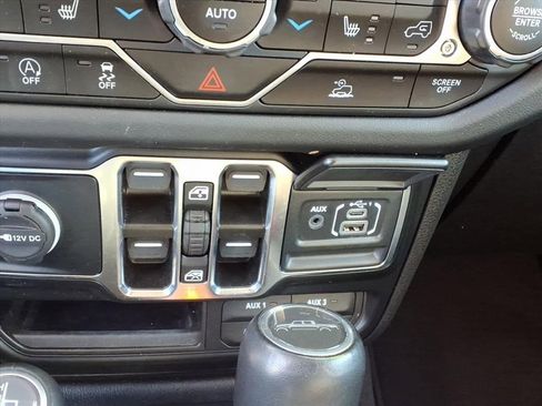 Used 2024 Jeep Gladiator Sport w/ Premium Package image 24