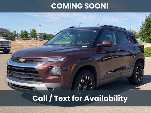 Used 2022 Chevrolet TrailBlazer LT w/ Driver Confidence Package AWD/4WD image 3