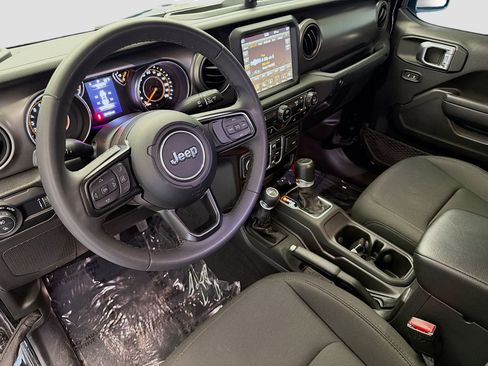 Used 2023 Jeep Gladiator Sport AWD/4WD image 7