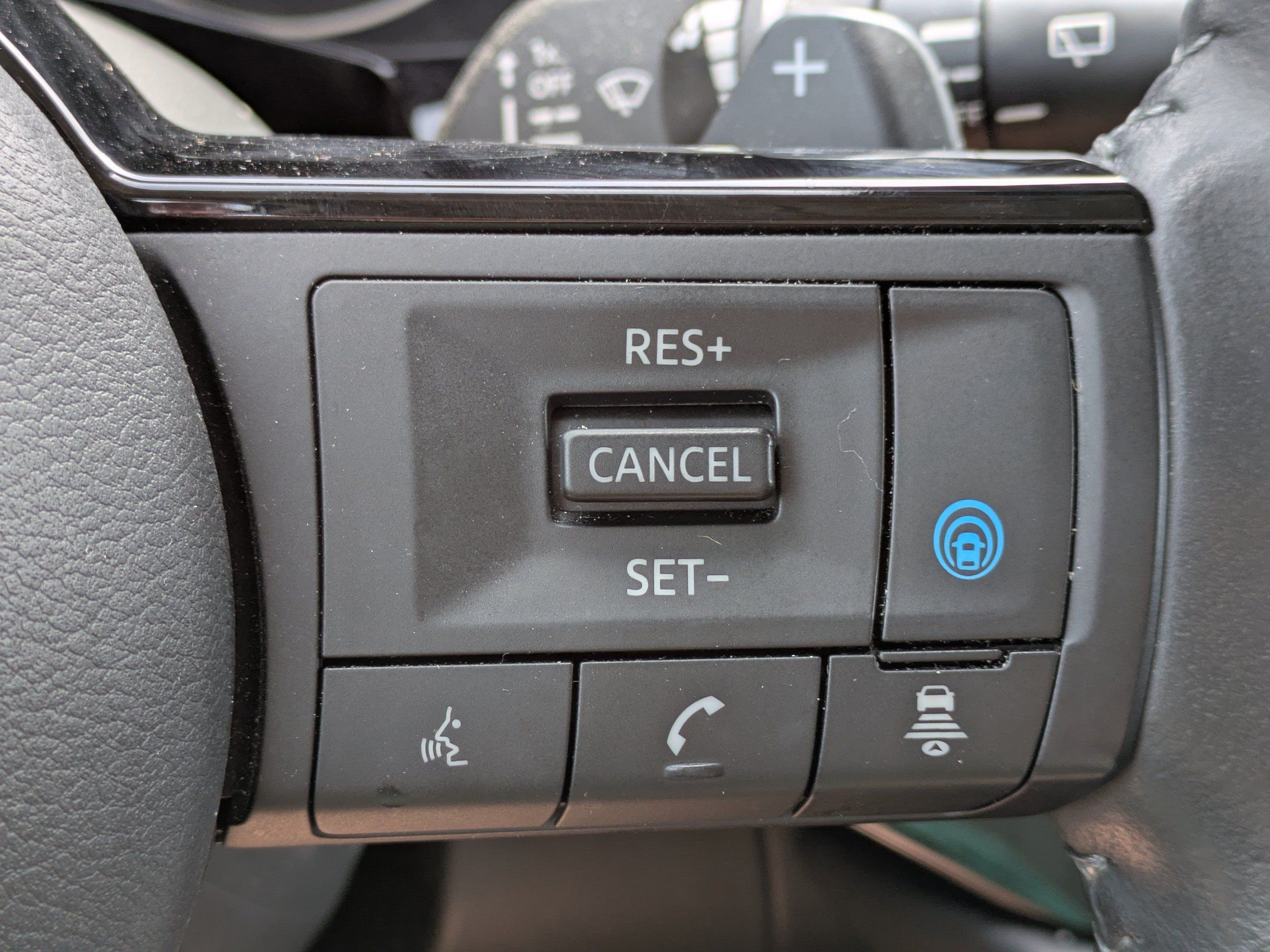 Used 2023 Nissan Pathfinder SL FWD image 31