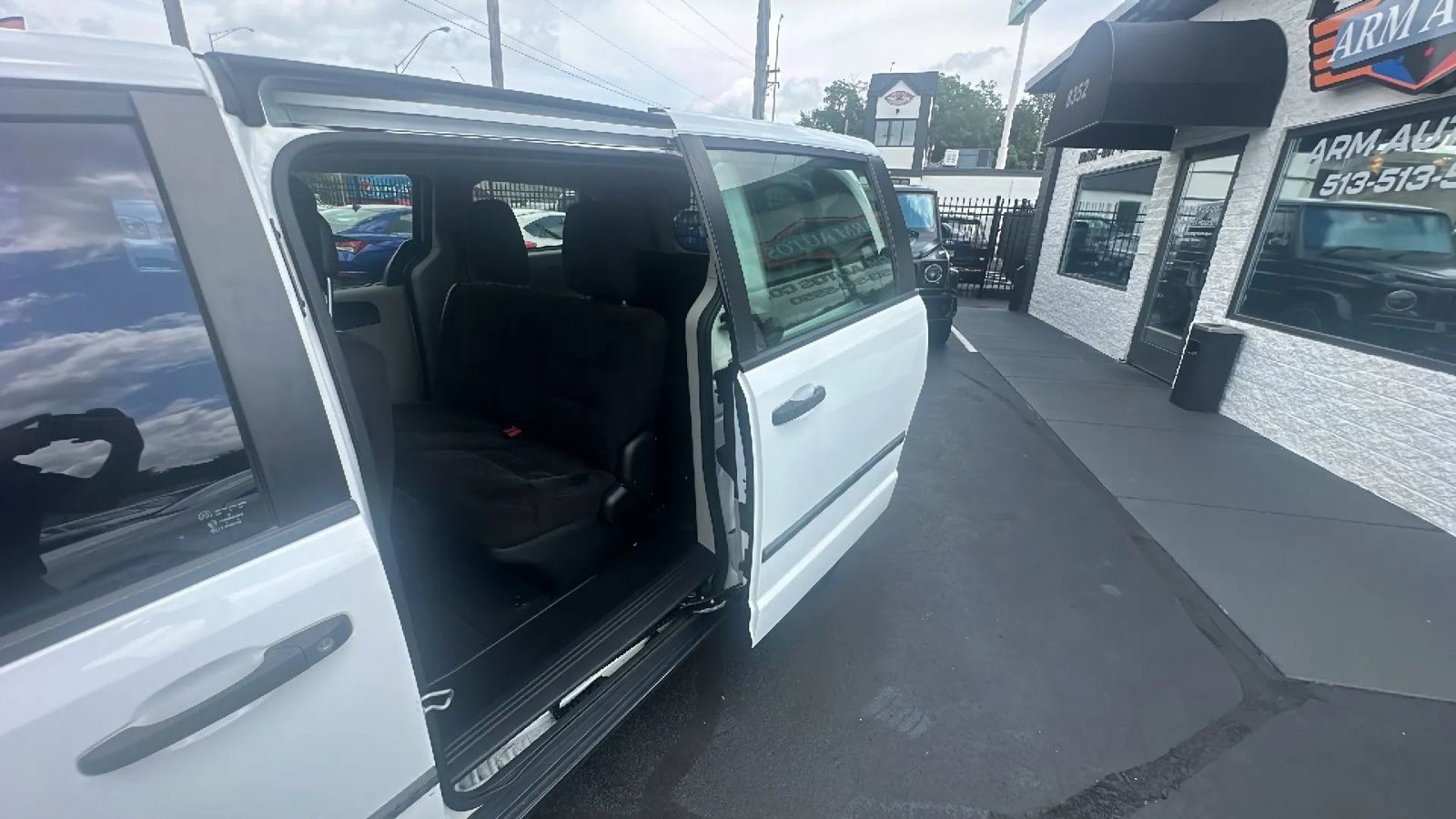 Used 2014 Dodge Grand Caravan American Value Package FWD image 14