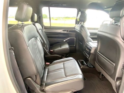 Used 2025 Jeep Wagoneer L Series II AWD/4WD image 26