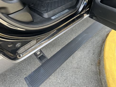 Used 2020 RAM 1500 Laramie AWD/4WD image 28