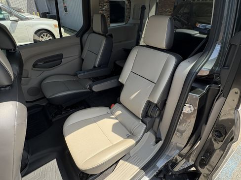 Used 2016 Ford Transit Connect Titanium FWD image 9