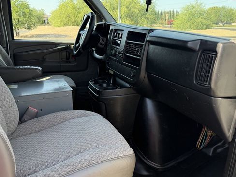 Used 2013 Chevrolet Express 2500 RWD image 9