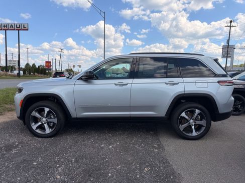New 2026 Jeep Grand Cherokee Limited AWD/4WD image 3