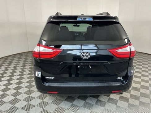 Used 2017 Toyota Sienna XLE AWD/4WD image 13