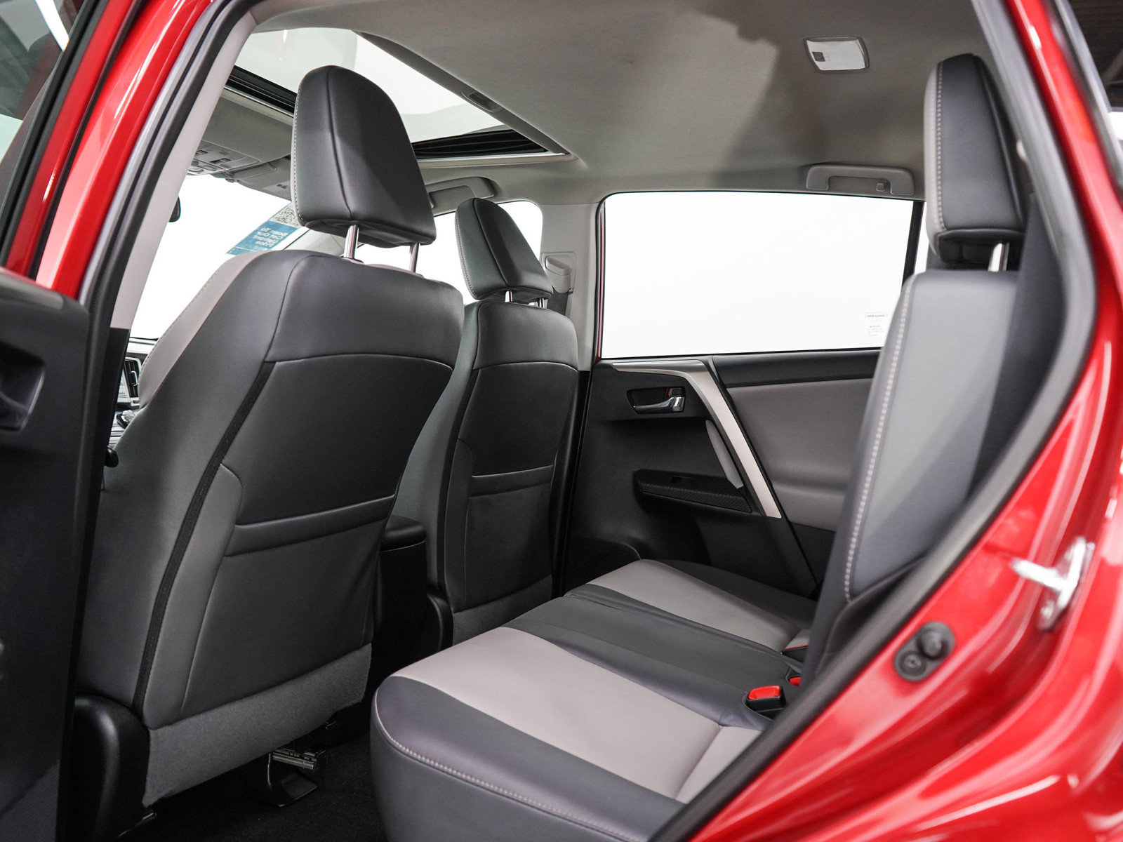Used 2015 Toyota RAV4 Limited w/ Technology Package AWD/4WD image 18