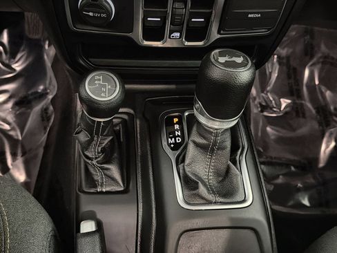 Used 2024 Jeep Wrangler Sport S image 21