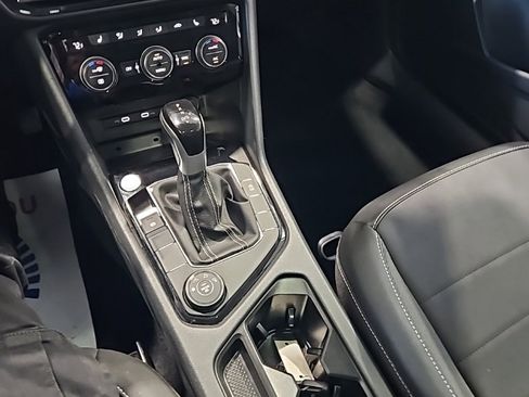 Used 2024 Volkswagen Taos SE image 31