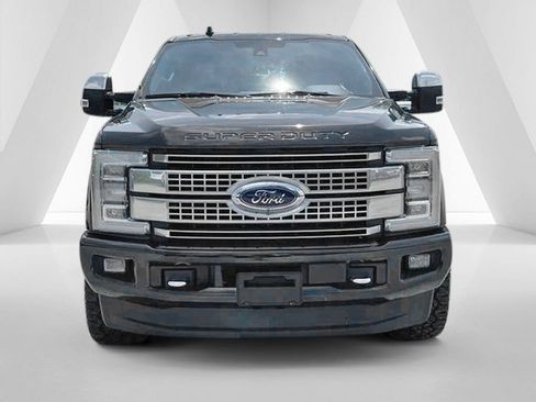 Used 2019 Ford F250 Platinum w/ Platinum Ultimate Package AWD/4WD image 2