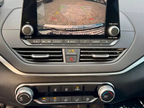 Used 2022 Nissan Altima 2.5 SV AWD/4WD image 18