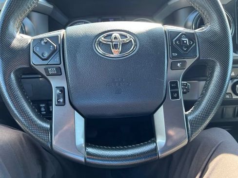 Used 2020 Toyota Tacoma TRD Sport AWD/4WD image 23