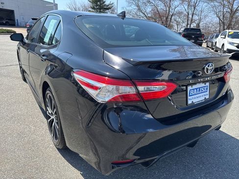 Used 2020 Toyota Camry SE image 4