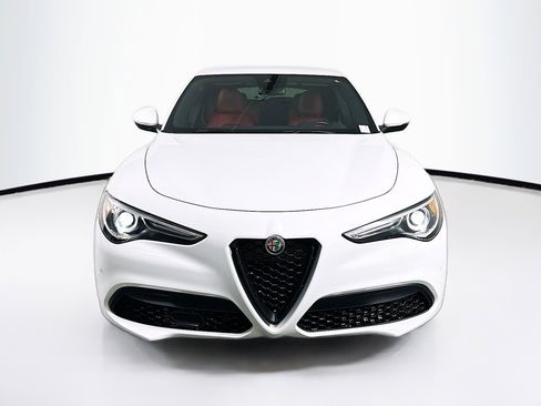 Used 2023 Alfa Romeo Stelvio Sprint image 2